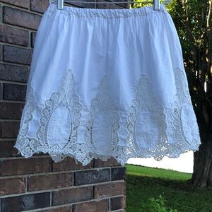 Hinge White Lace-Trim Skirt